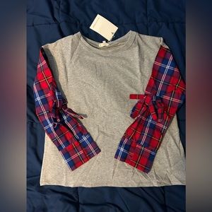 Sweatshirt with plaid sleeves